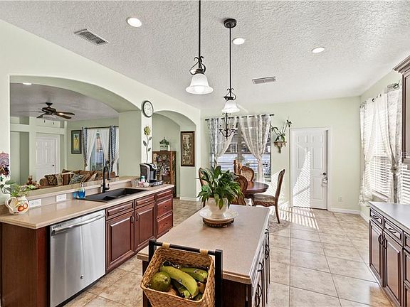 3rd image of 211 E Blue Water Edge Dr