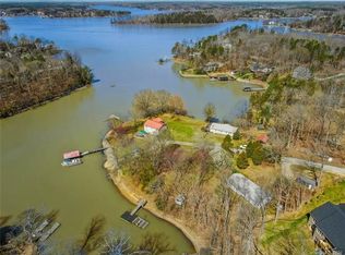 135 Hollyhock Ln, Mooresville, NC 28117