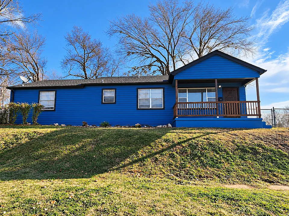 630 Lester Ln