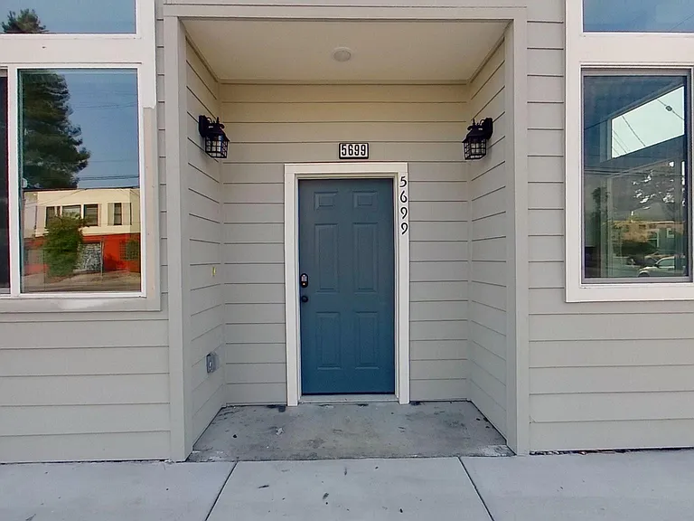 5699 Shattuck Ave — Photo 12