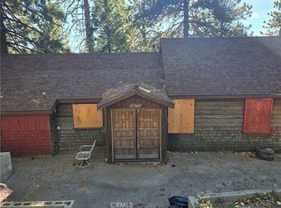31845 Hilltop Dr, Running Springs, CA 92382