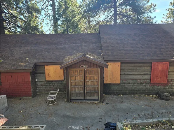 31845 Hilltop Dr, Running Springs, CA 92382