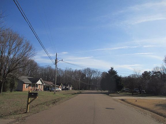 4th image of 195 Colonial Dr