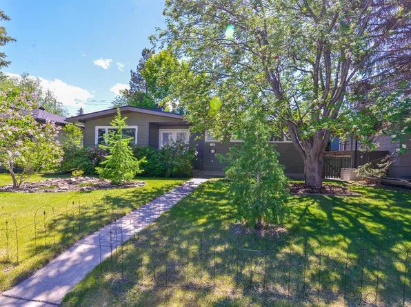 361 NE Capri Ave NW, Calgary, AB T2L 0J5