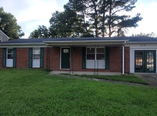 1116 Sir Gawaine Dr, Chesapeake, VA 23323