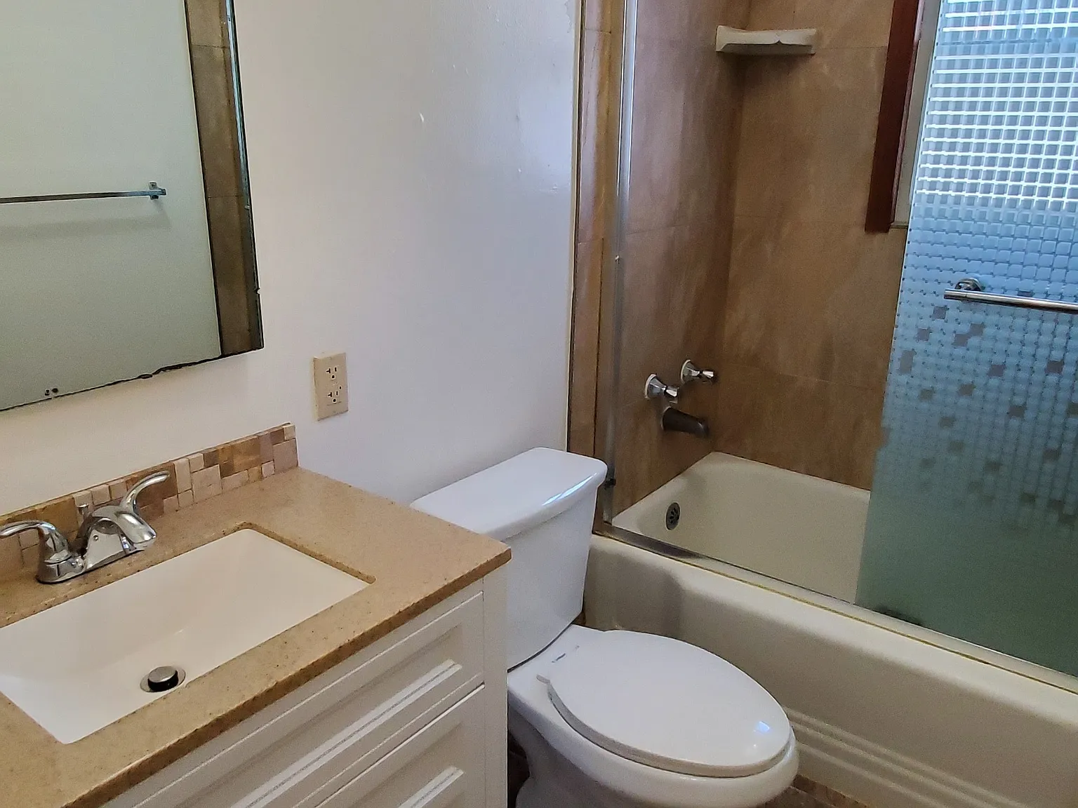 2 bed, 750 sqft, $1,900 — Photo 4