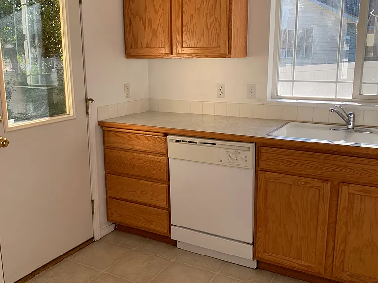 883 N Bainbridge St — Photo 8