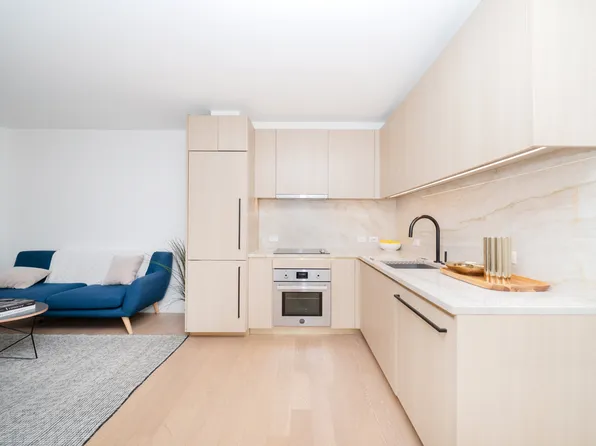 250 West 19th Street image 4 of 13