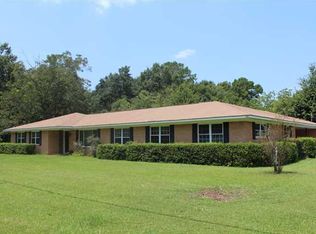 402 W Camphor Ave, Foley, AL 36535