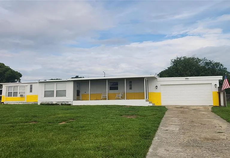17653 Broad St — Photo 1