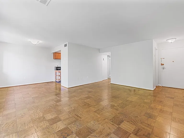 10444 Rockville Pike #302 — Photo 4