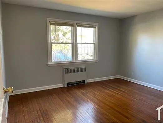 585 Thomas St — Photo 6
