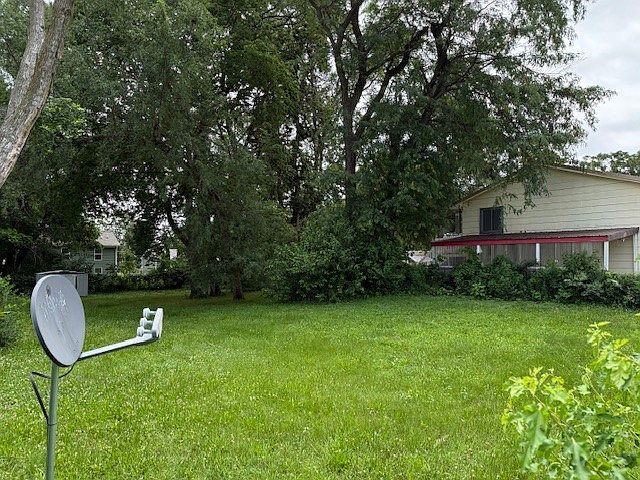 2nd image of 56 E 16th St