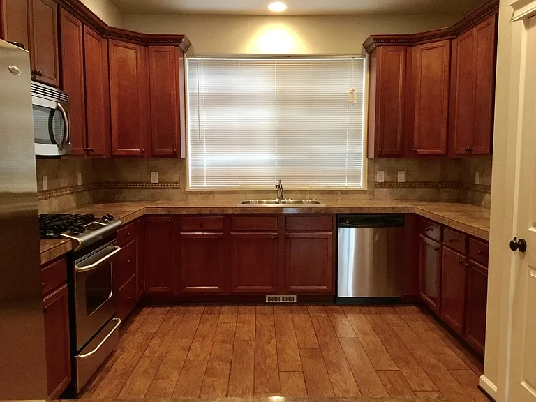 10012 SE Old Town Ct — Photo 3