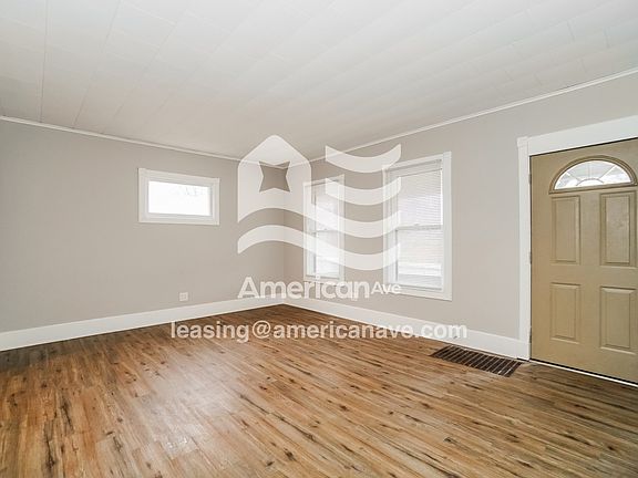 1030714_003_wm_-_living_room_13490149.jpg