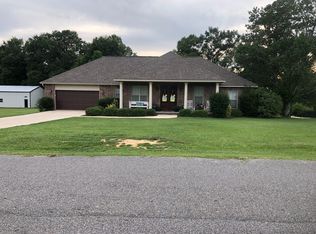 14 Honey Bee Ln, Ellisville, MS 39437