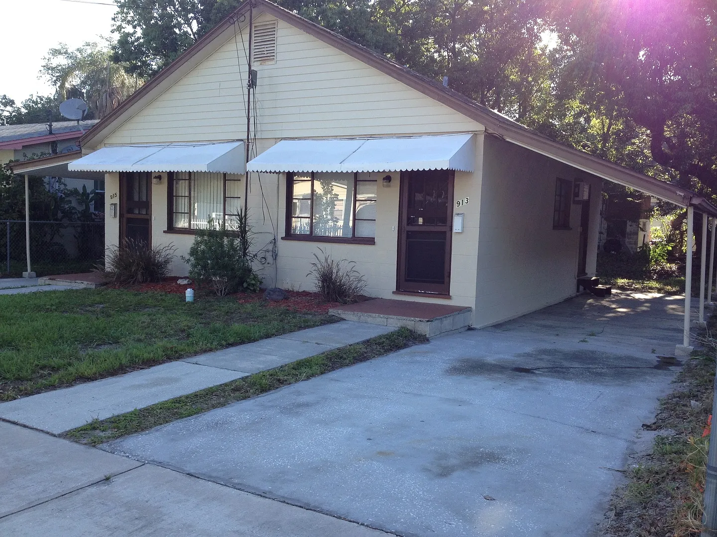 913 Brack St., Cute Studio in 1/2 duplex — Photo 1