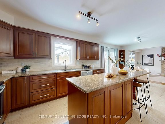 4th image of 692 Amaretto Ave