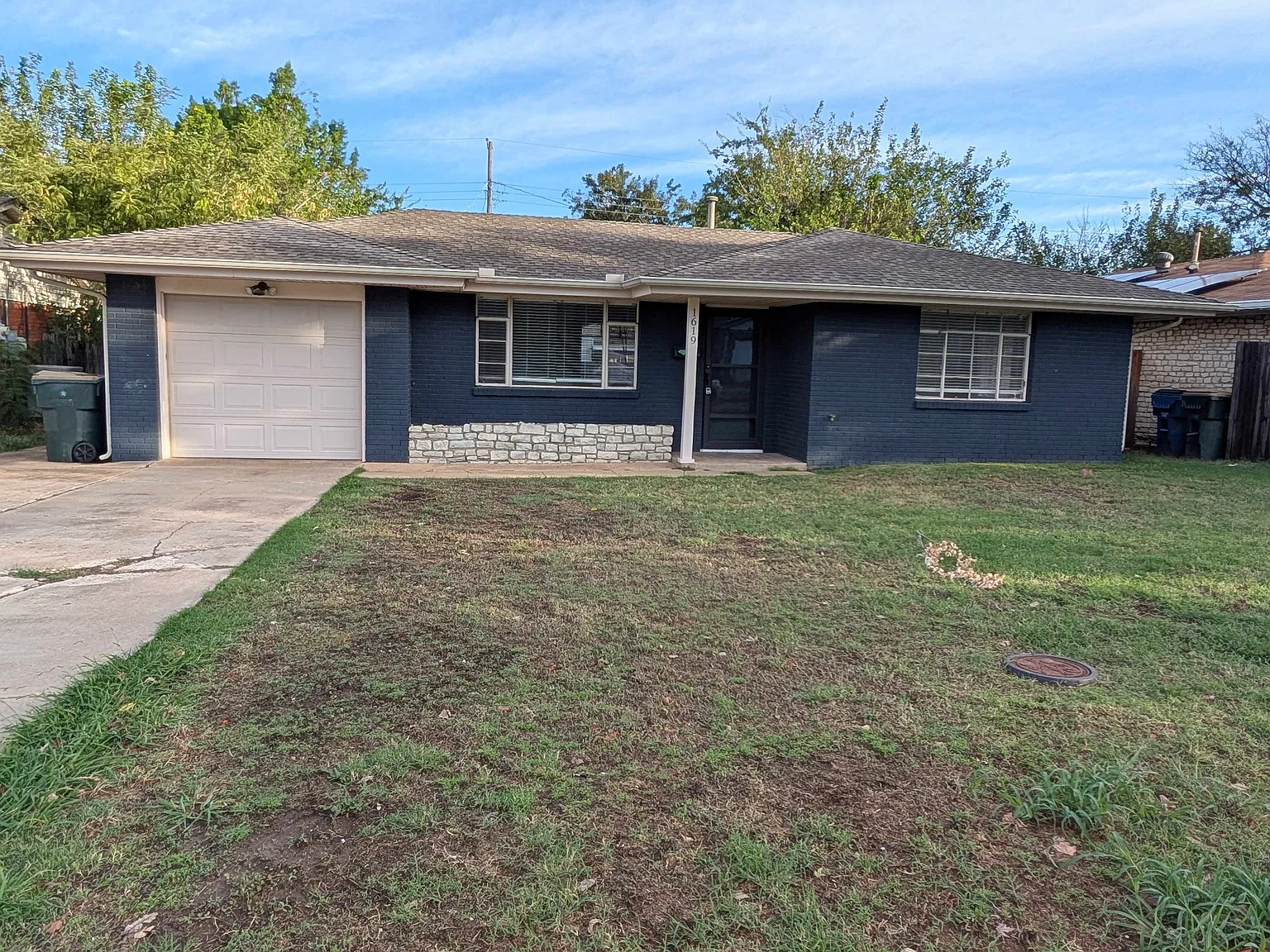 2 bed, 823 sqft, $1,300 — Photo 1