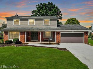 4181 Cambridge Crescent Dr, Troy, MI 48085