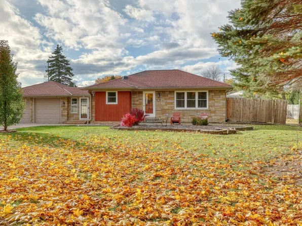 10545 West Pallottine DRIVE, Greenfield, WI 53228