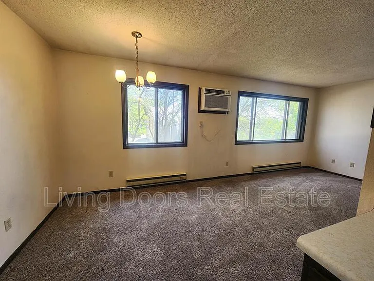 210 N Phillips Ave #7 — Photo 5