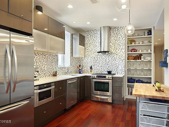 2nd image of 21 Lincoln Pl APT 3