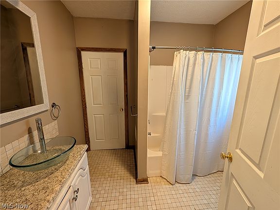 5th image of 222 Bridge St