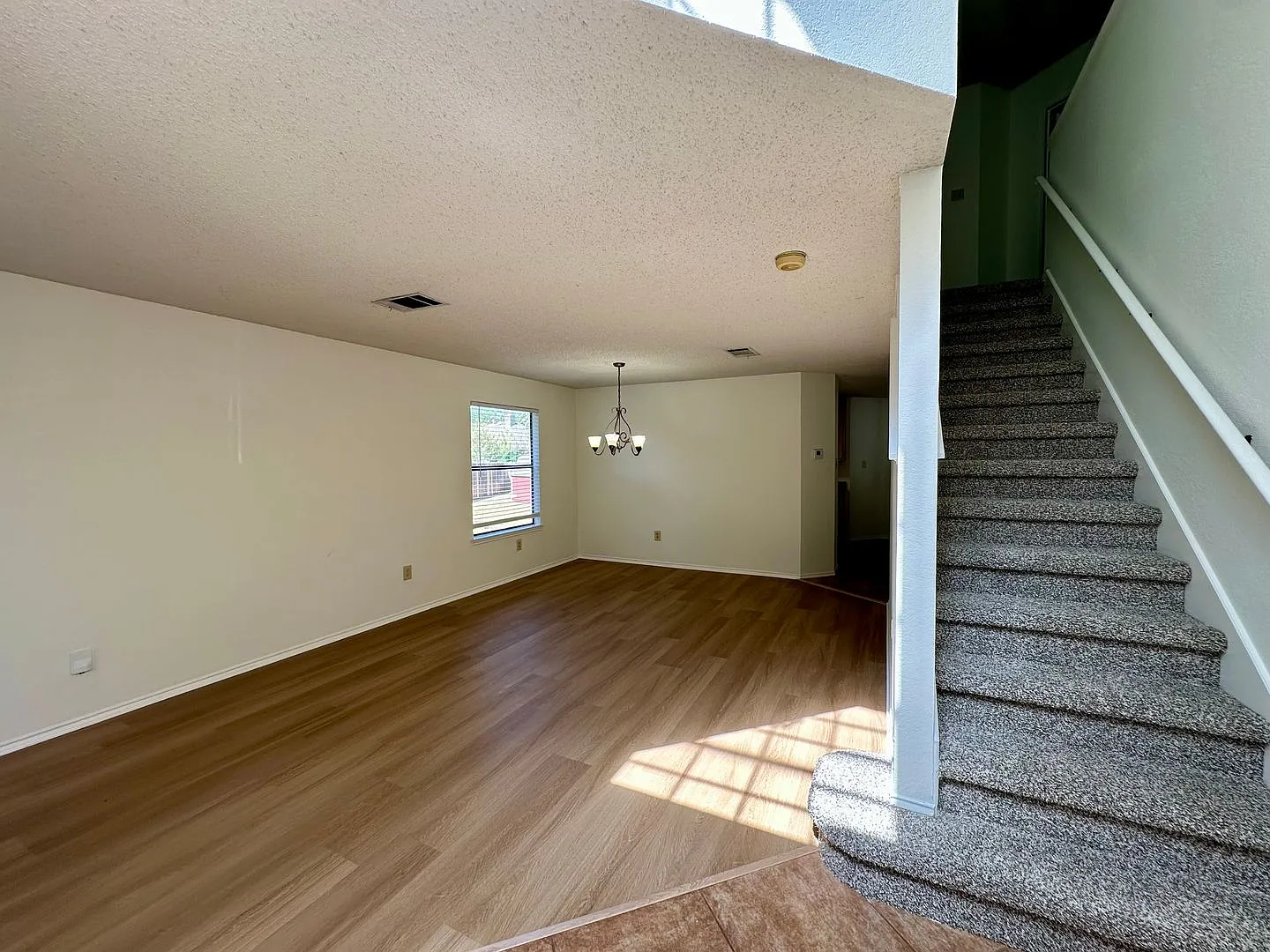 Large 4/2.5 Home in Cedar Park — Photo 3