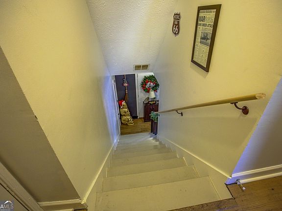4th image of 233 Elm St