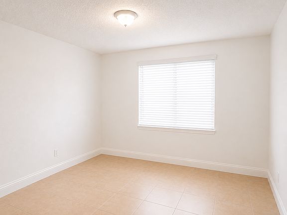 4th image of 3940 Palm Ave #29