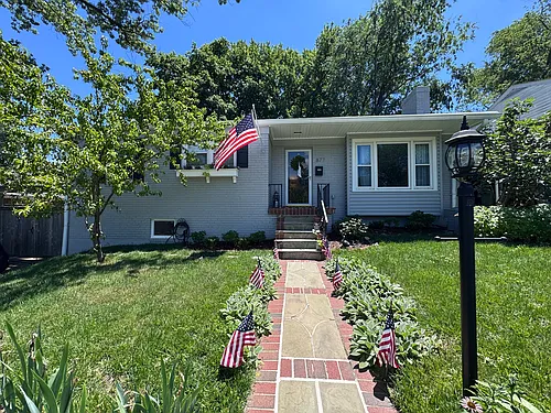 877 Patrick Henry Dr Photo 1