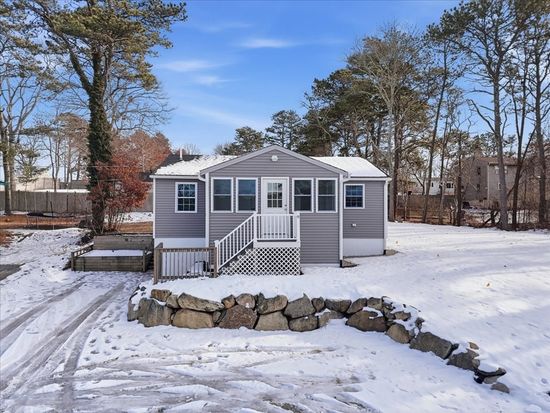 9 Blissful Ln, Wareham, MA 02571