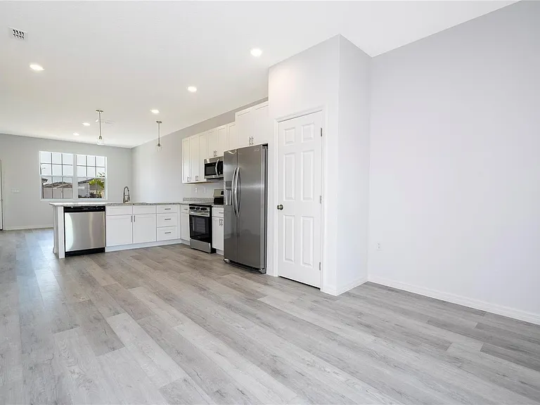 833 Colville Dr — Photo 36