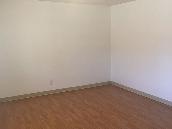 2nd image of 3702 N Everglade Ave