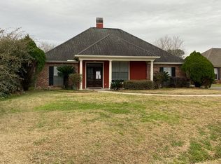 104 S Grindstone Dr, Broussard, LA 70518