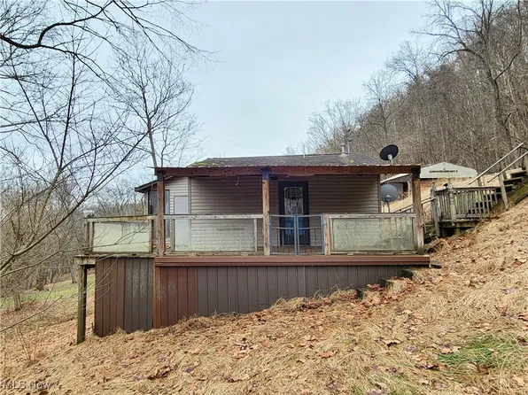 991 Winchester Rd, Elizabeth, WV 26143