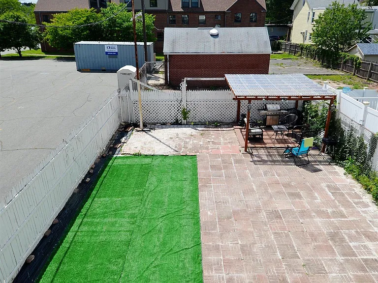 135 Lord Ave #2 — Photo 22