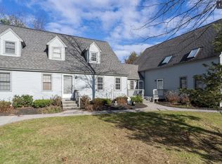 106 Glengarry Dr, Stratham, NH 03885