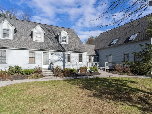 106 Glengarry Dr, Stratham, NH 03885