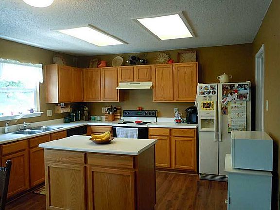 4th image of 7591 Foxglove Ln