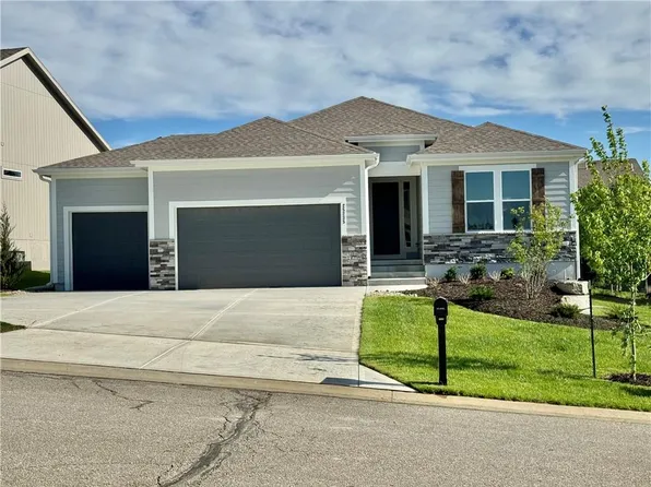 25235 W 142nd St, Olathe, KS 66061