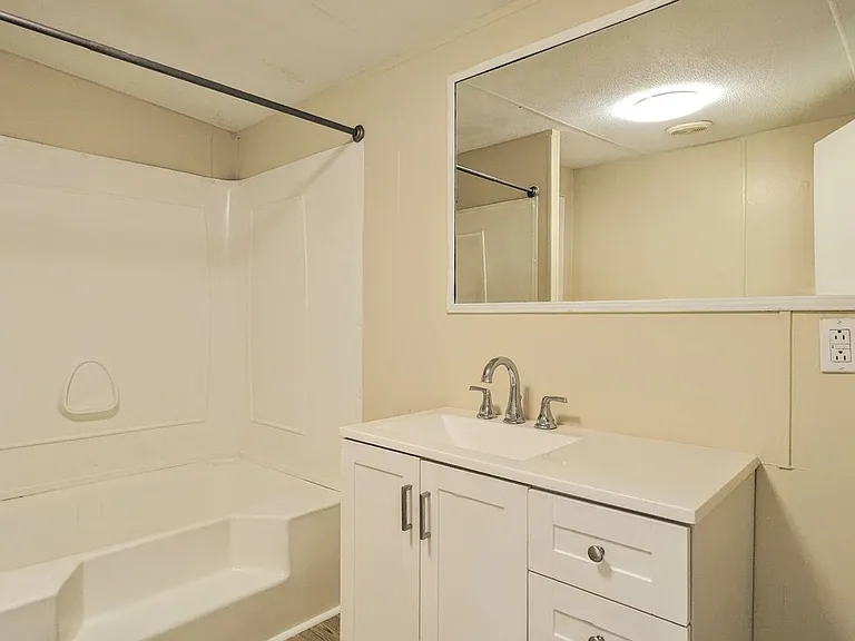 99 Center Grove Dr — Photo 16