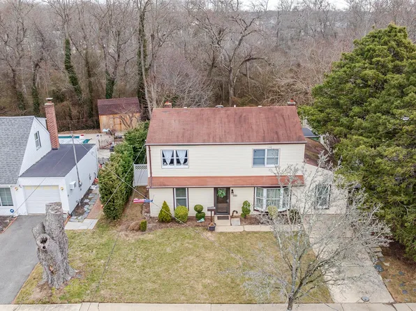 2091 North Drive, Seaford, NY 11783