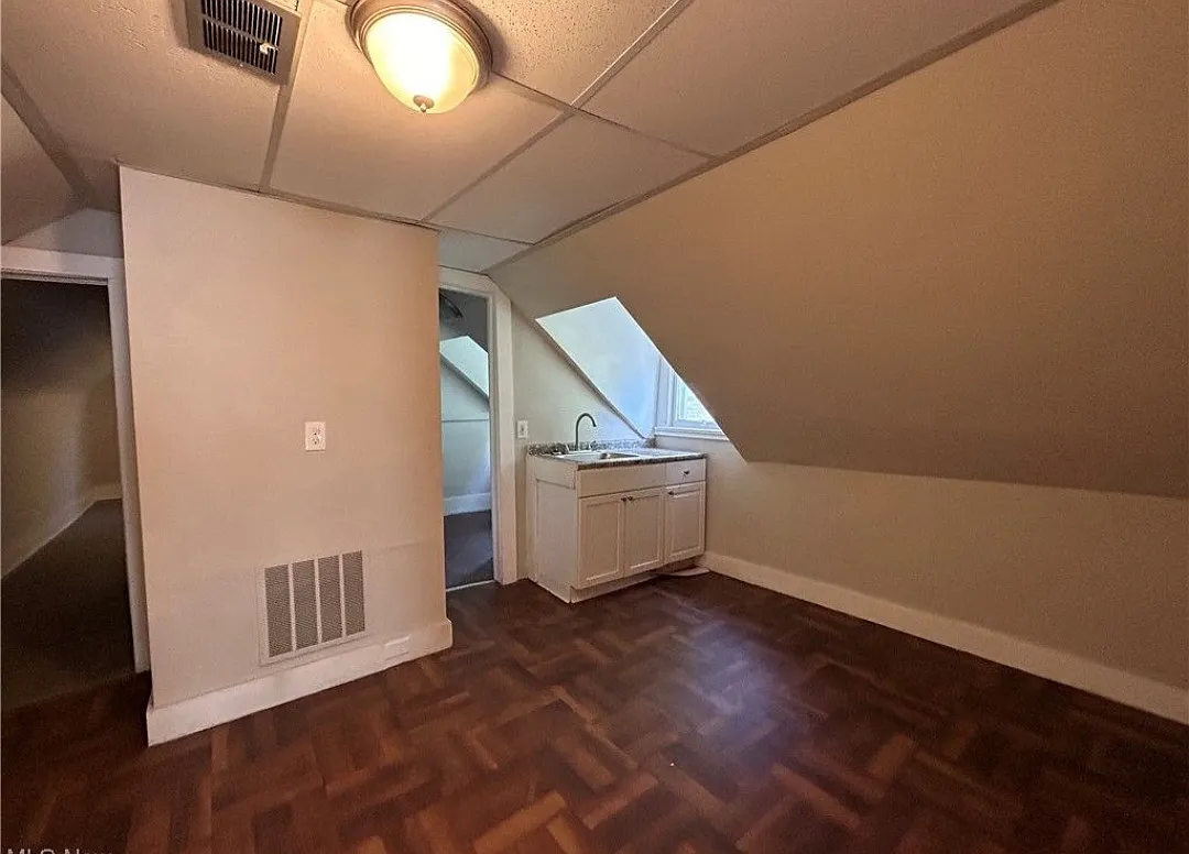 2 bed, 800 sqft, $800 — Photo 3
