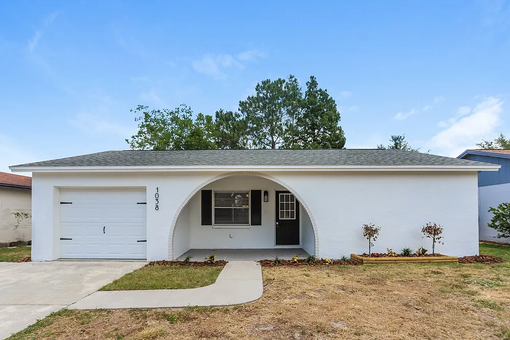 3 bed, 2.0 bath, 1157 sqft, $2,115 — Photo 1