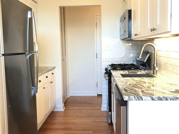 2nd image of 5958 N Kenmore Ave APT 507