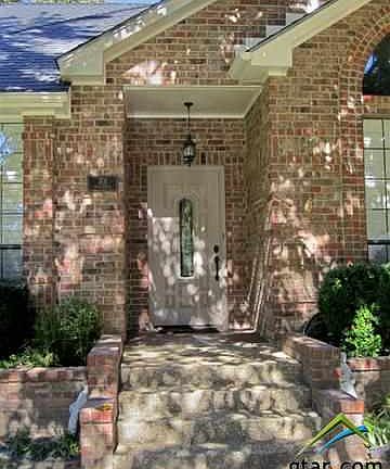 2nd image of 701 Kingswood Dr