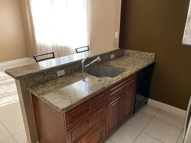 400 SW 2nd St #201 — Photo 5