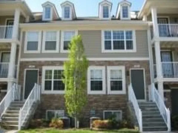 248 Park Green Dr #1, Lake Orion, MI 48362